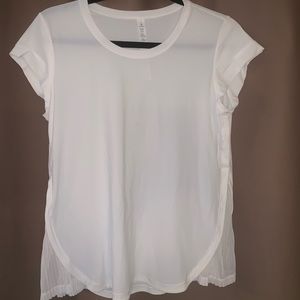 Lululemon size 8 casual shirt with side detail